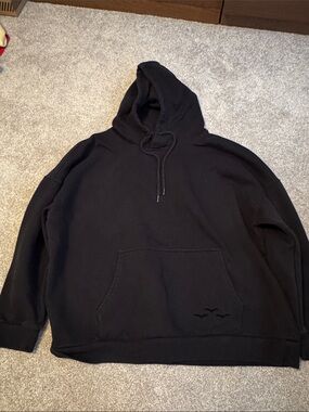 Men's Black Pullover Hoodie with Subtle Embroidered Detail
